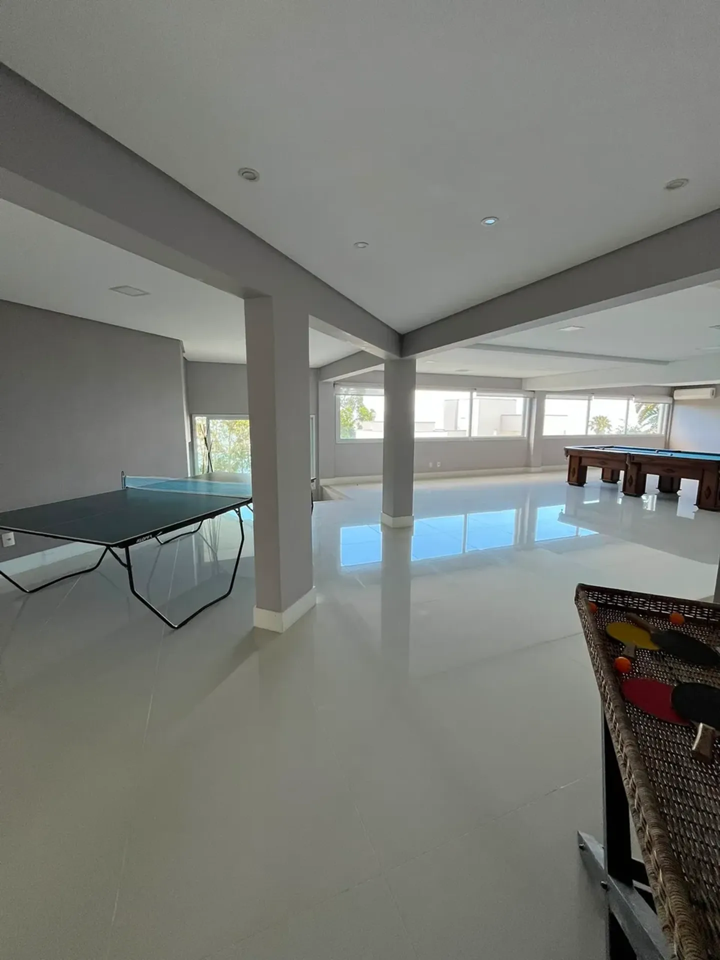 Casa de 1000 m² con vista al agua y chimenea — photo 32