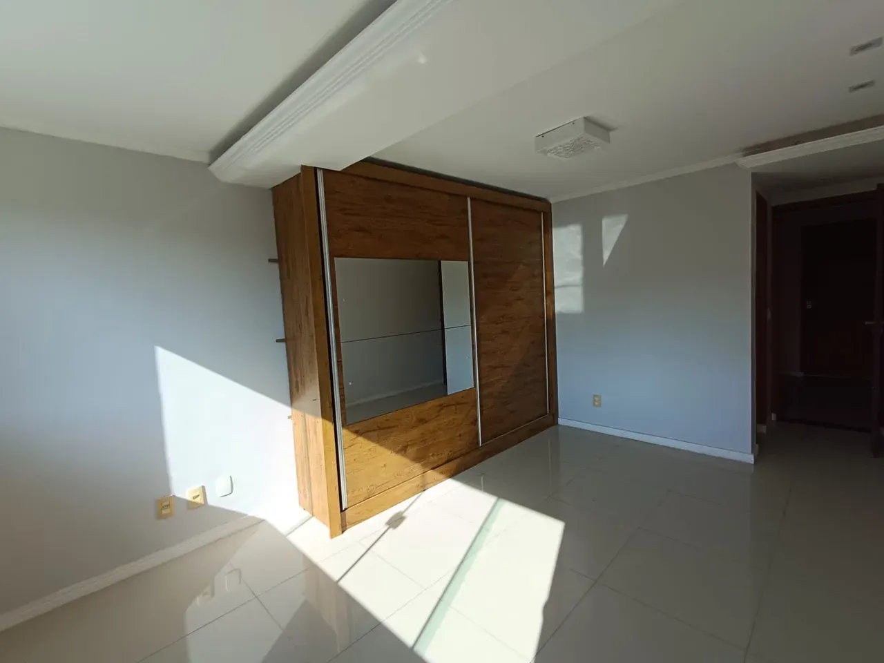 House with 4 bedrooms and 5 bathrooms — photo 14