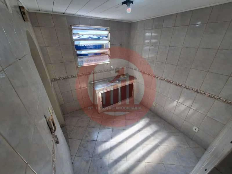 2-bedroom, 1-bath rental with no parking space — photo 27
