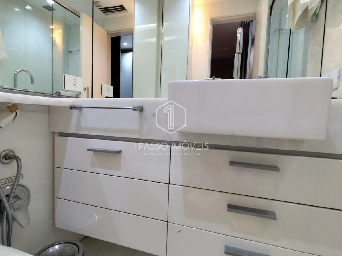 82 m² apartment with 2 en-suite bedrooms and balcony — photo 14