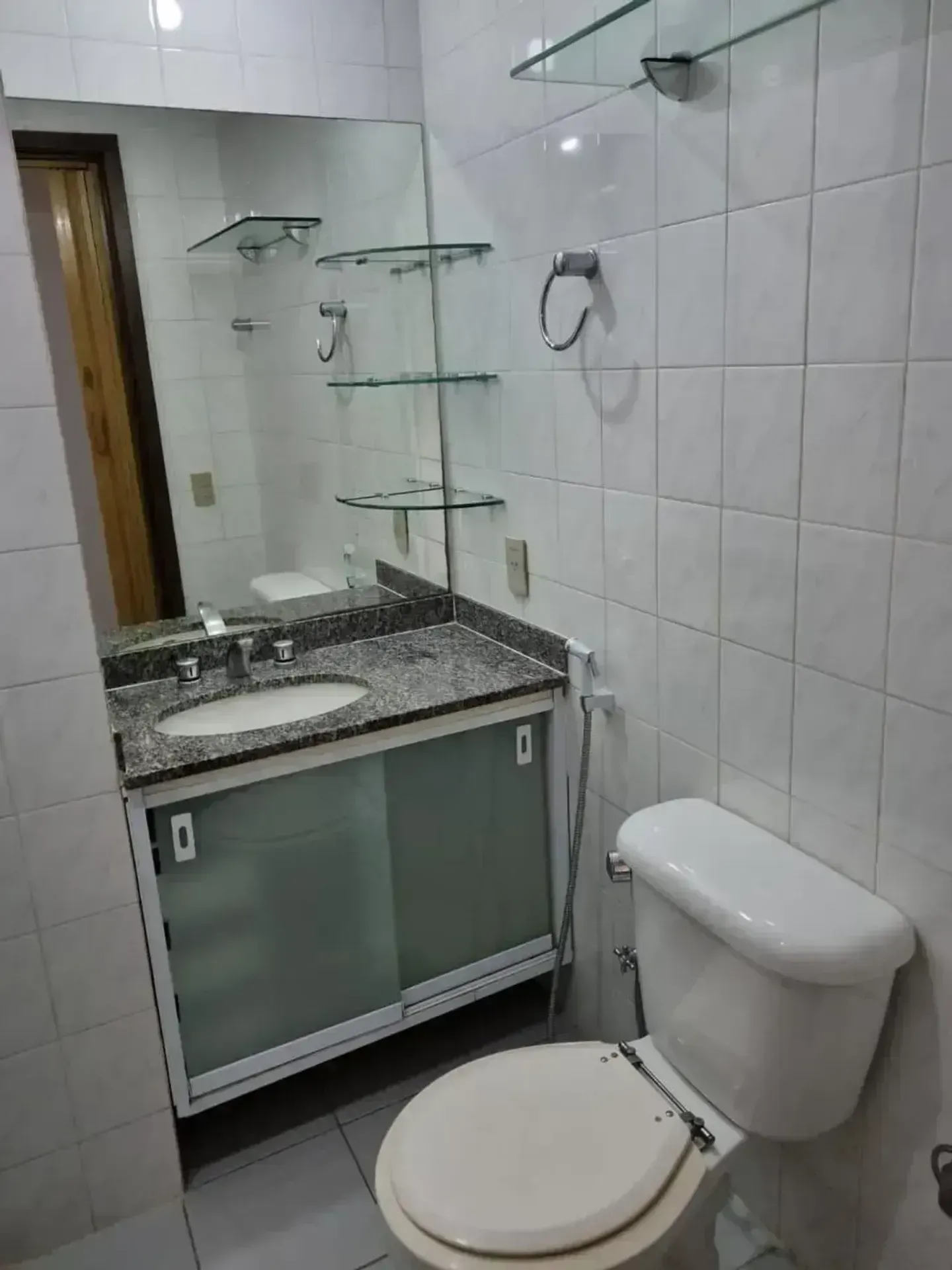 Apartamento de 2 quartos com cozinha fechada e jardim privativo — photo 4