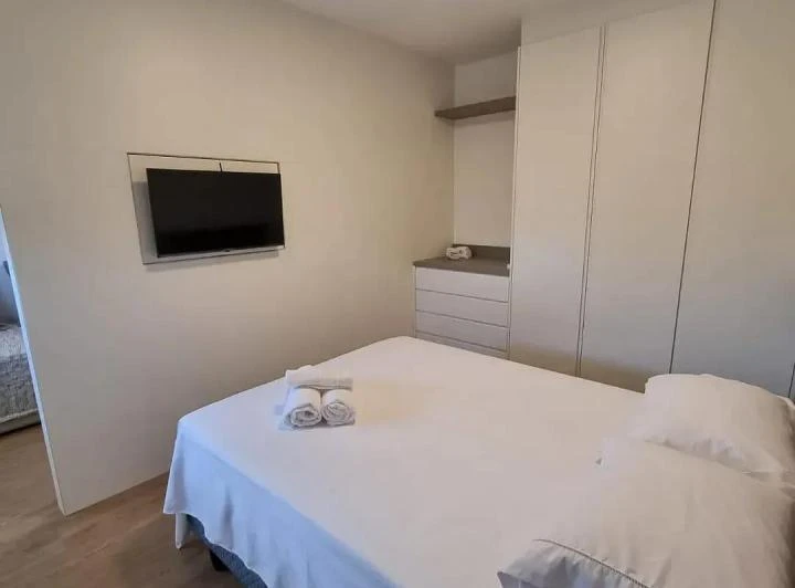 Furnished 45 m² apartment on the 18th floor, no parking — photo 3