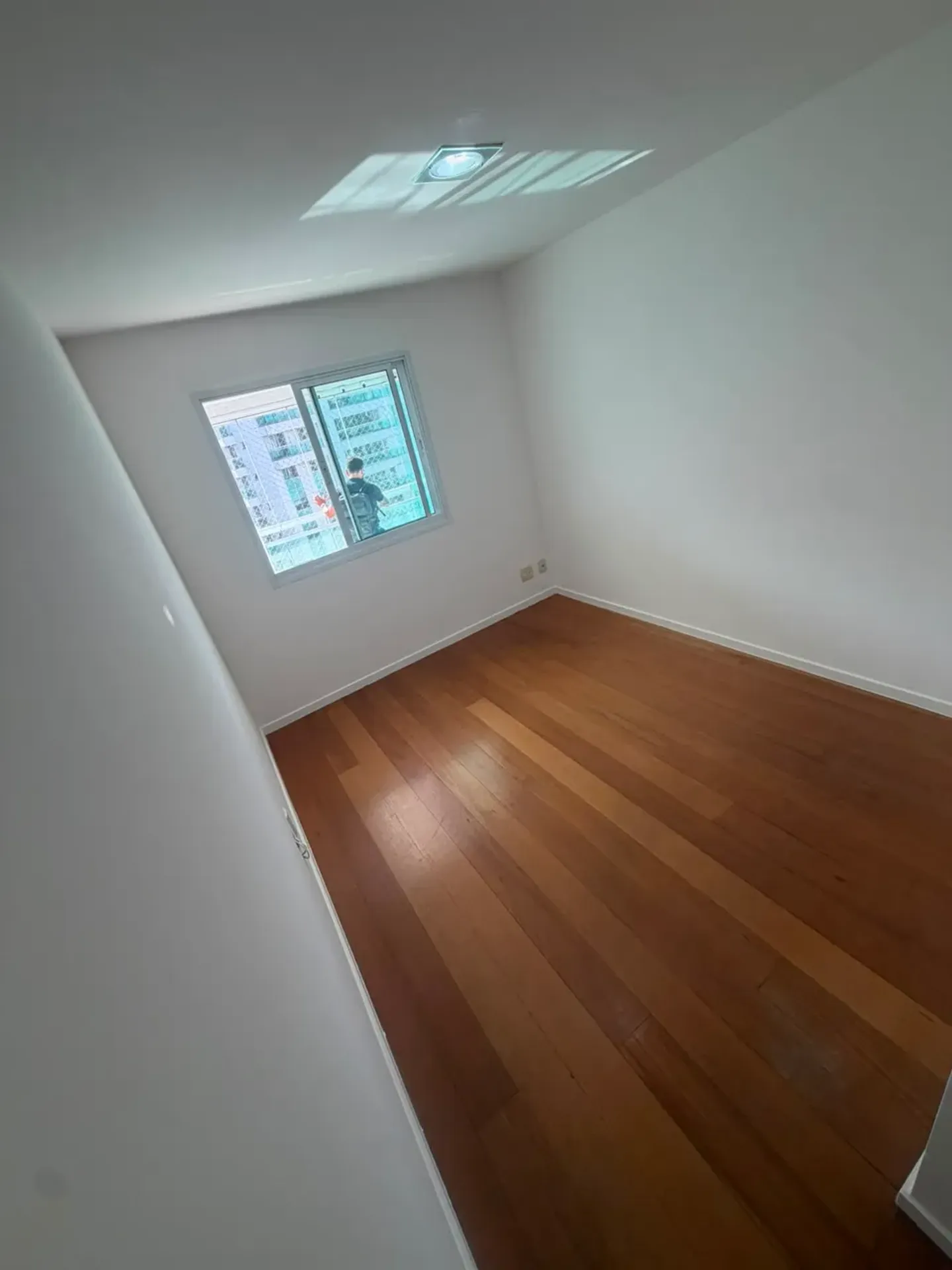 Apartment with 2 bedrooms and a balcony grill — photo 28