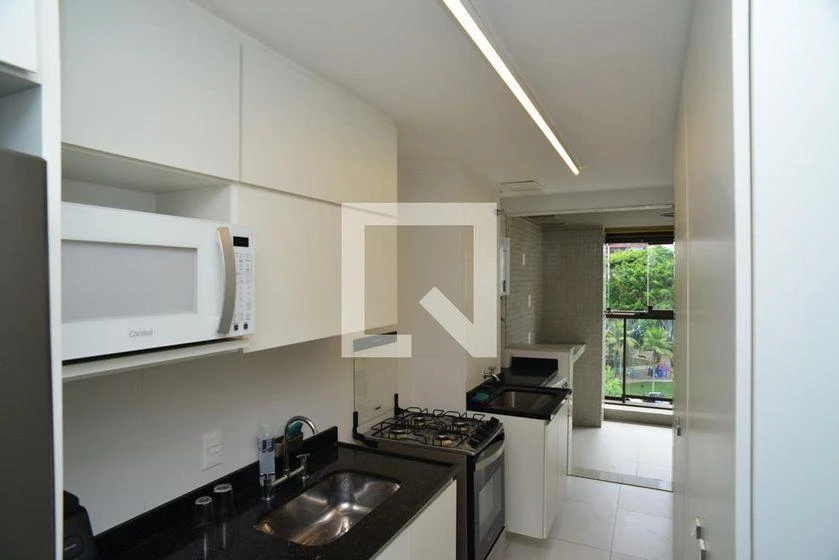 Glass-enclosed balcony in a 3-bedroom apartment, 103 m² — photo 9