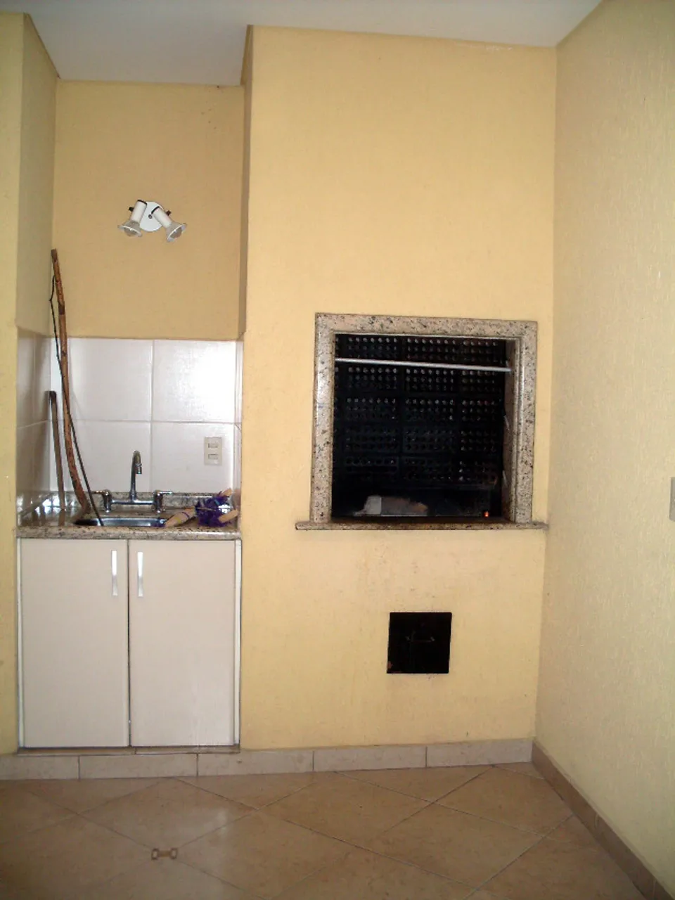 4-bedroom house with a bathtub in Curitiba — photo 2