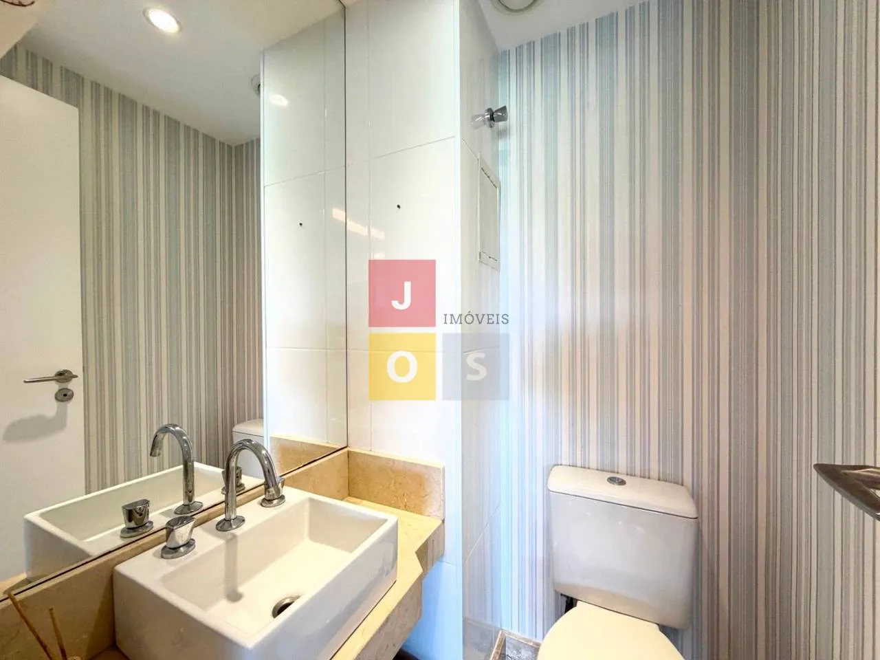 Furnished 4-bedroom suite apartment with 156 m² — photo 8