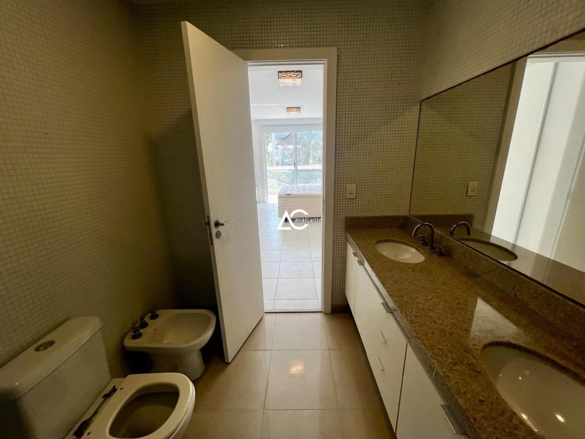 Casa de aluguel com 4 suítes e 270 m² — photo 31