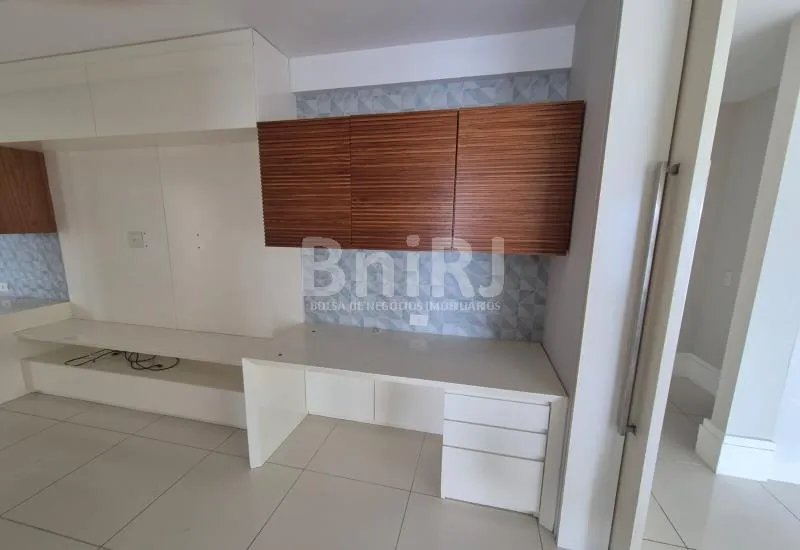 Apartment with 4 bedrooms and a glass balcony — photo 10