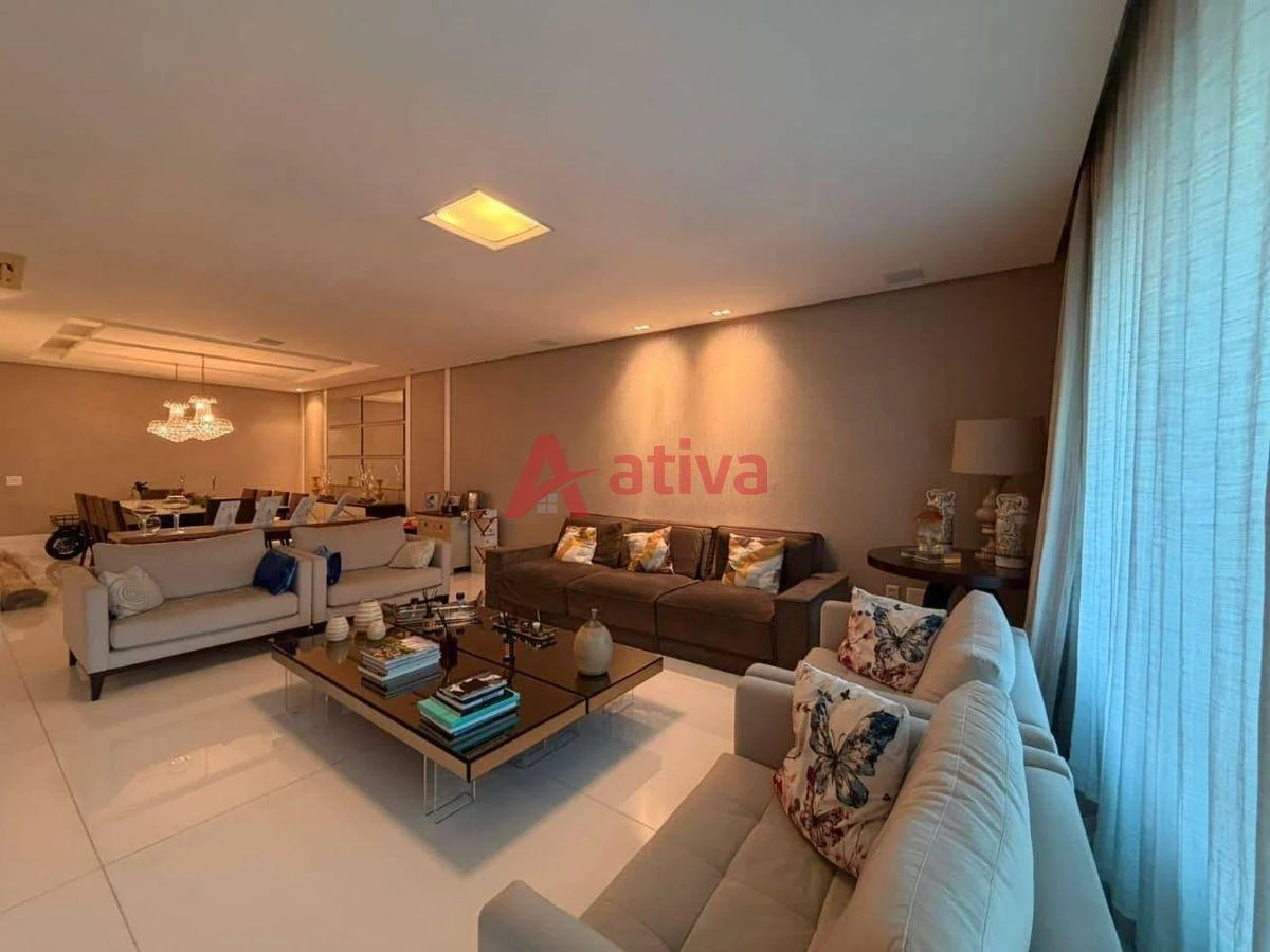 4-bedroom apartment with a glass-enclosed balcony — photo 2