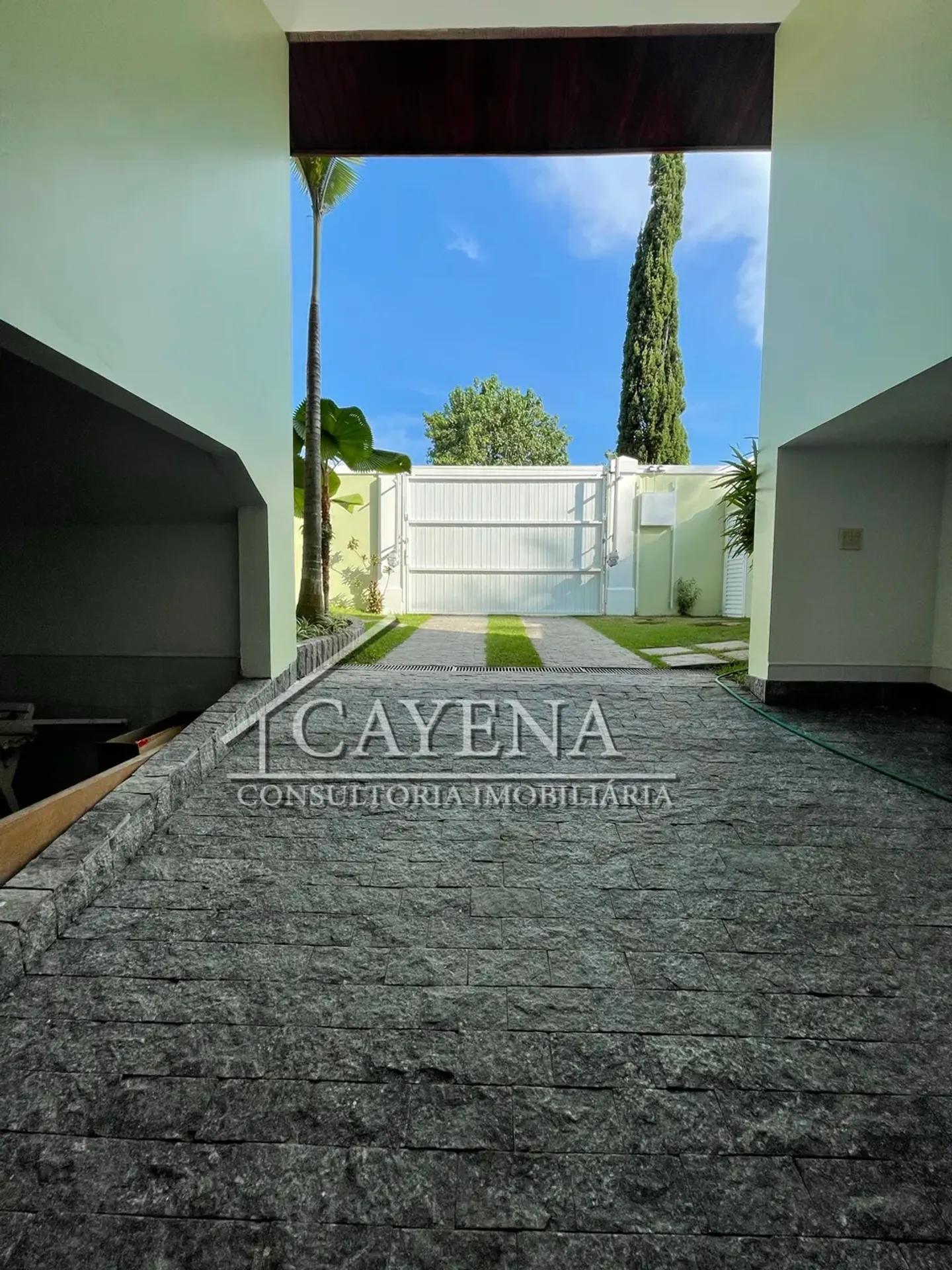 4 quartos e banheira: casa de 650 m² — photo 33