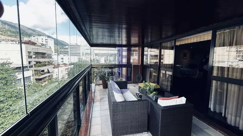 4-bedroom apartment with a grill on the balcony — photo 7