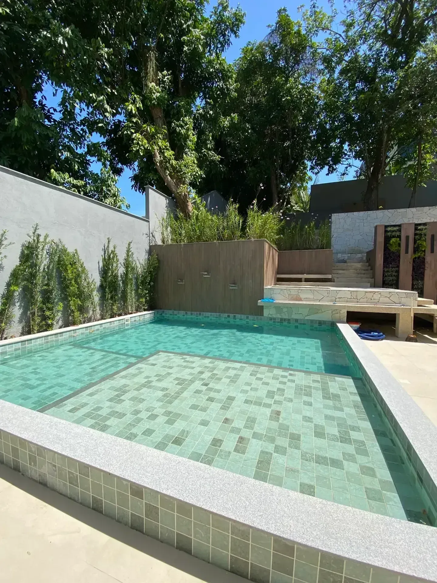 Unfurnished house with 5 bedrooms and 5 bathrooms — photo 31