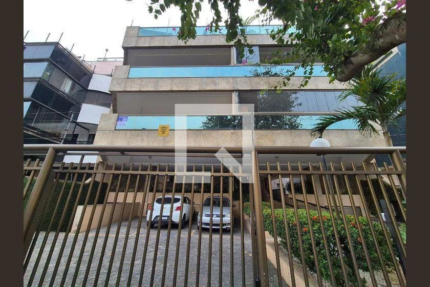 3-bedroom apartment in a building with a pool — photo 48