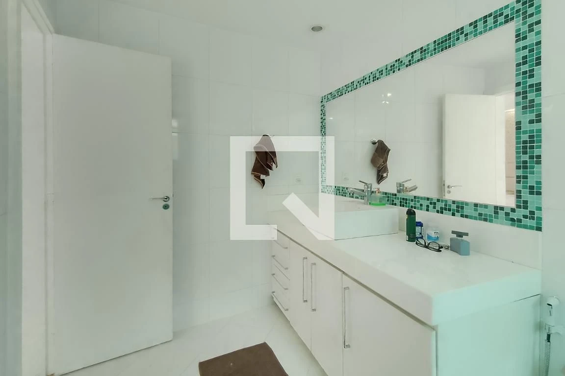 460 m² house with a water view and a private pool — photo 64