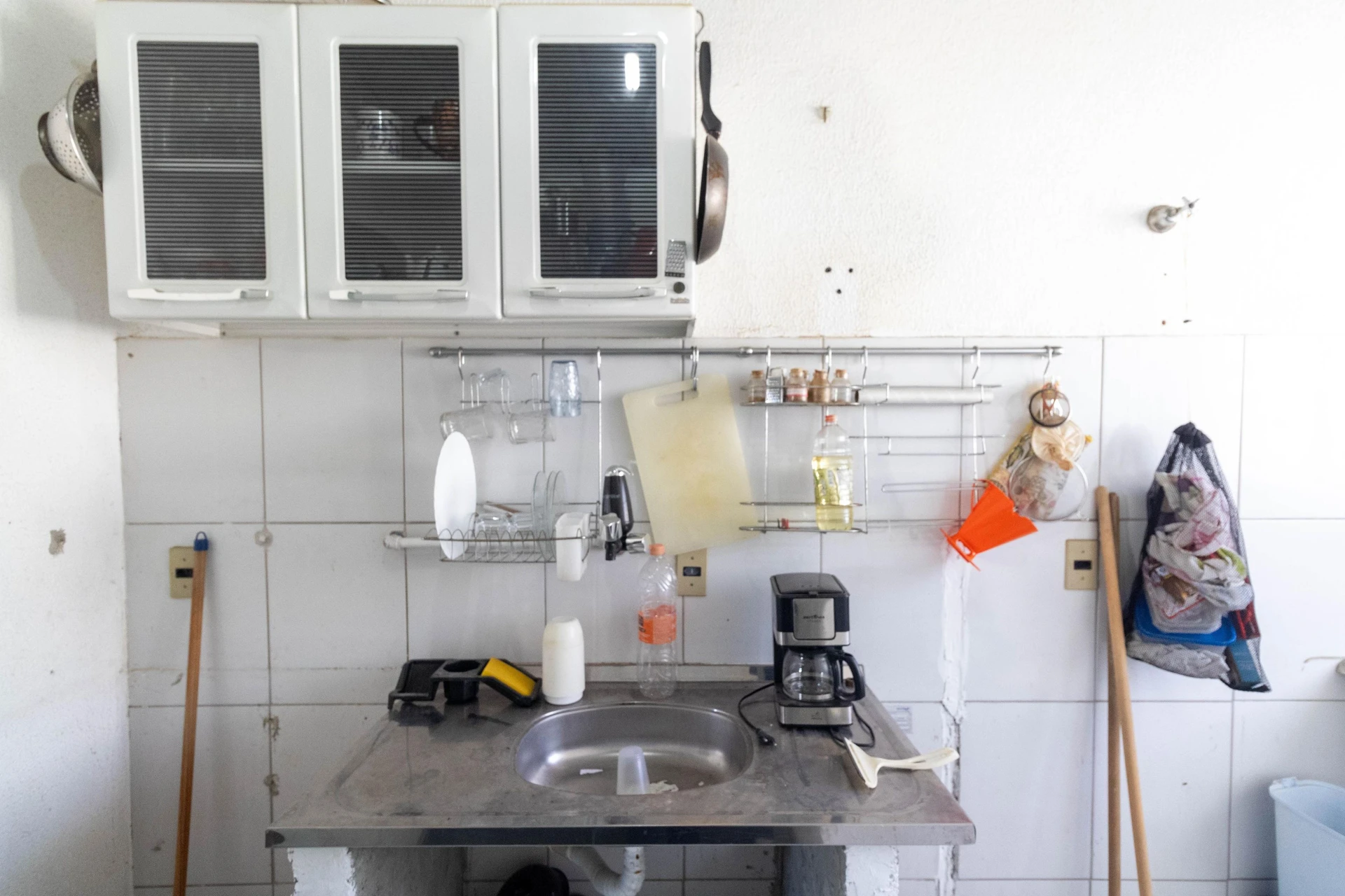 Apartment with a separate kitchen and stove — photo 3