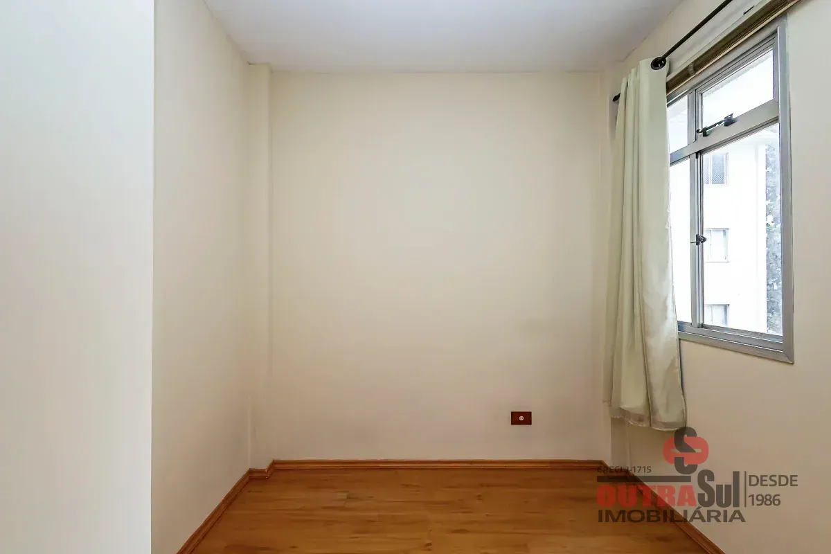 Wood or laminate floors in a 2-bedroom apartment, 41 m² — photo 16