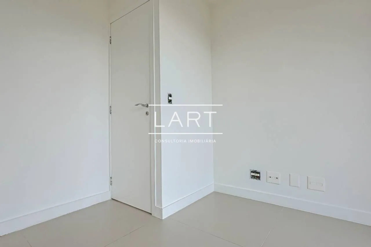180 m² apartment with 3 bedrooms and 2 parking spots — photo 8