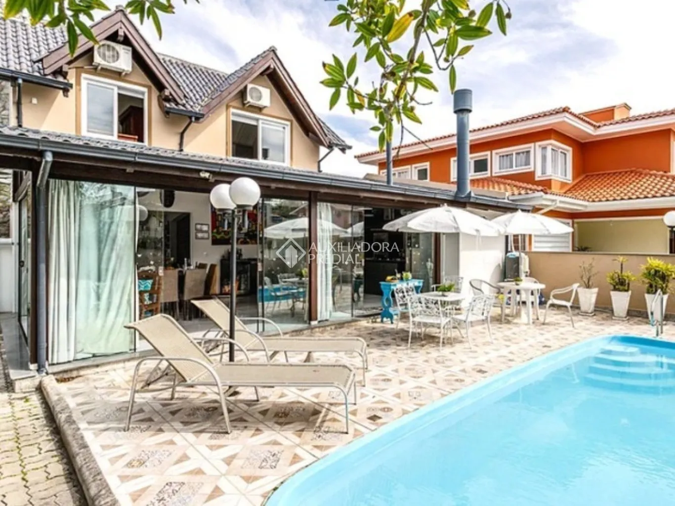 Rental house with 5 bedrooms and 500 m² of space