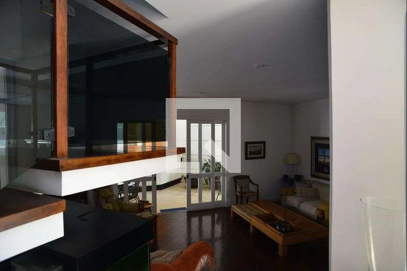 House in a gated community with 5 bedrooms and mountain view — photo 3