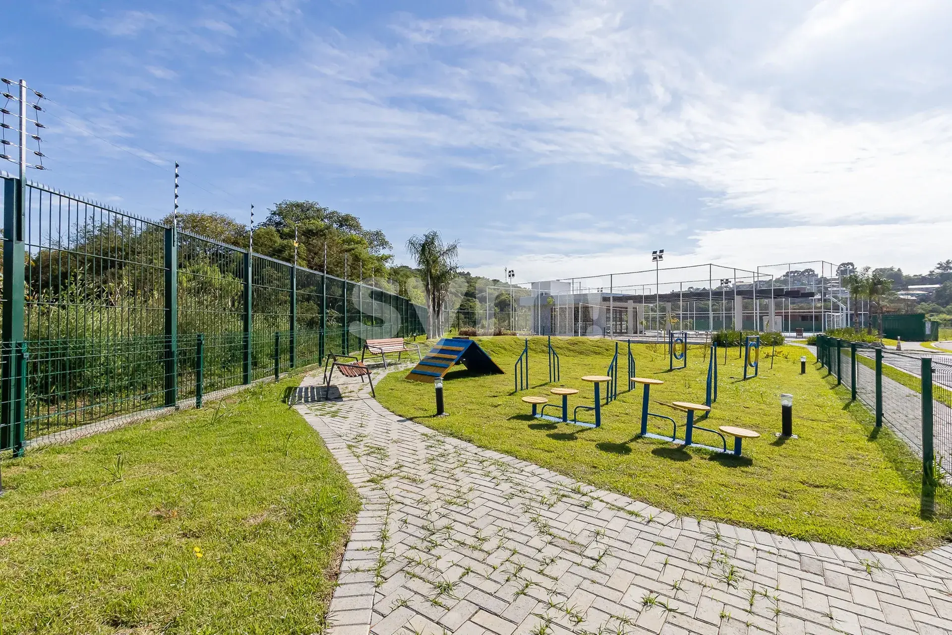 Ground-floor 160 m² house with 3 en-suites and private garden — photo 40