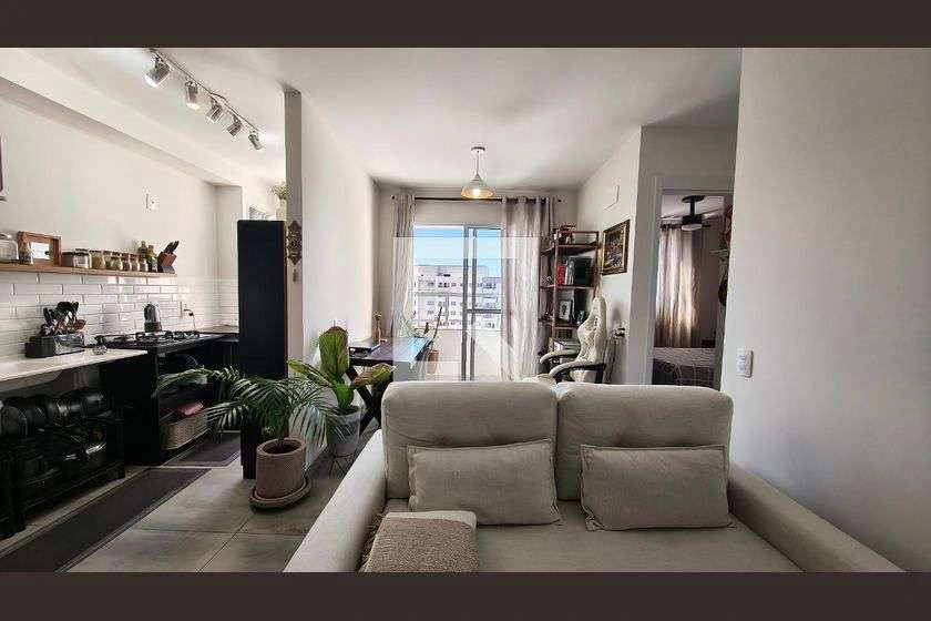 Furnished 2-bedroom apartment with balcony and desk corner — photo 8