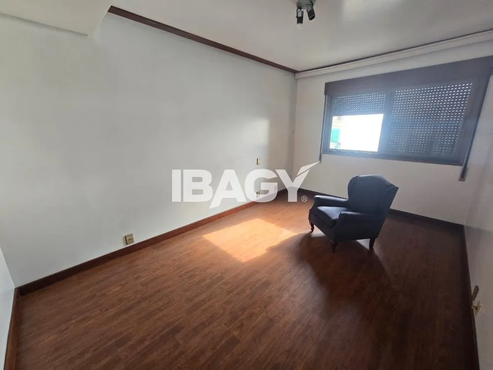 Furnished 512 m² apartment with a enclosed balcony — photo 20