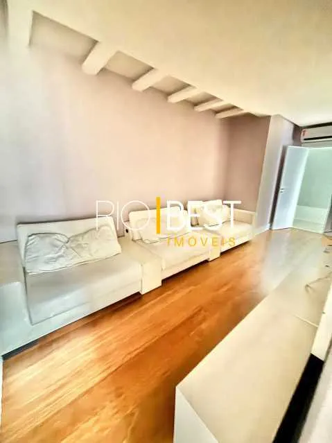 Apartment with 4 bedrooms and a glassed-in balcony — photo 26