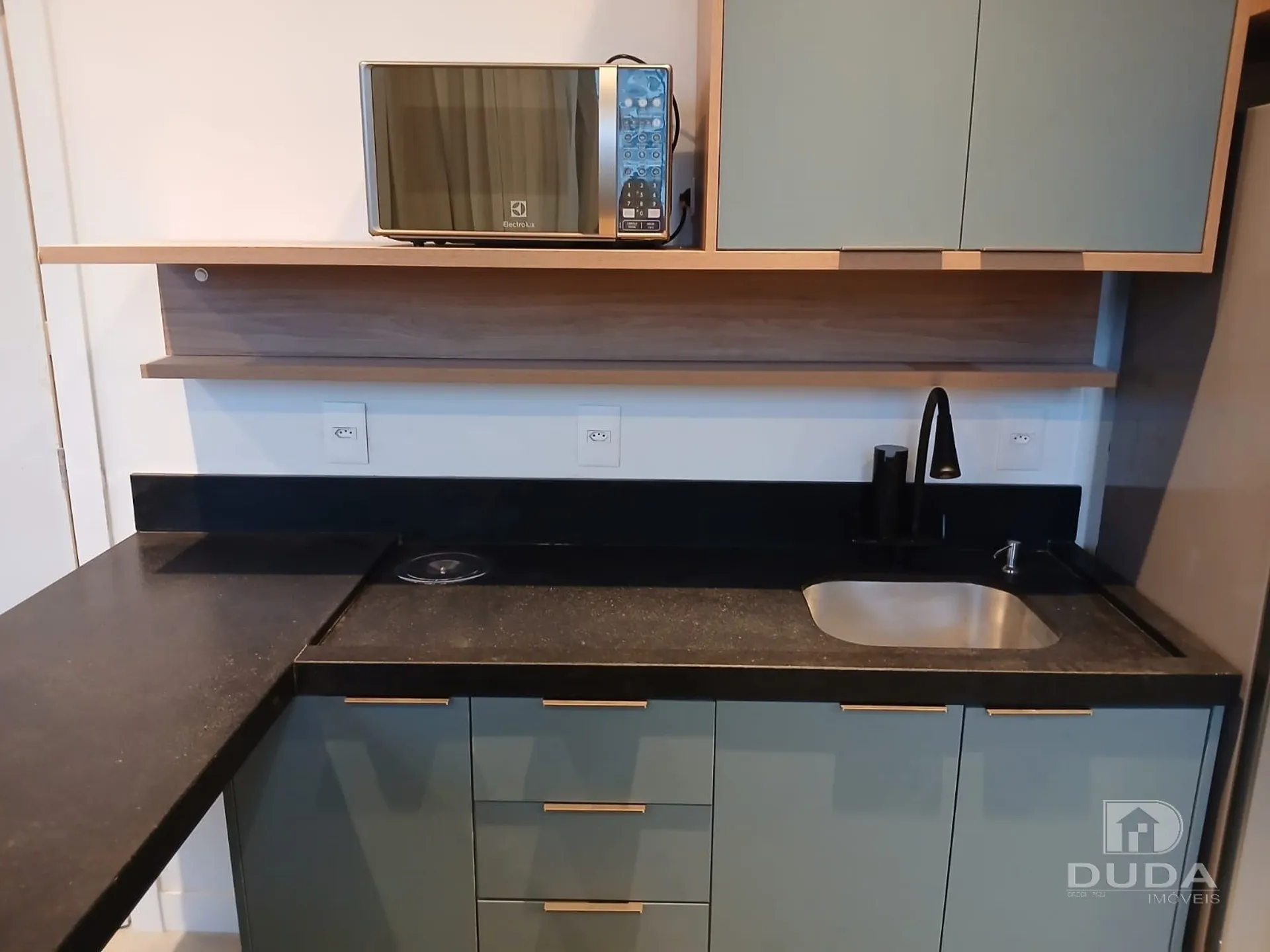 Furnished 1-bedroom apartment with balcony grill — photo 31