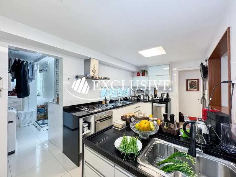 Furnished apartment with 4 bedrooms and 5 bathrooms — photo 28