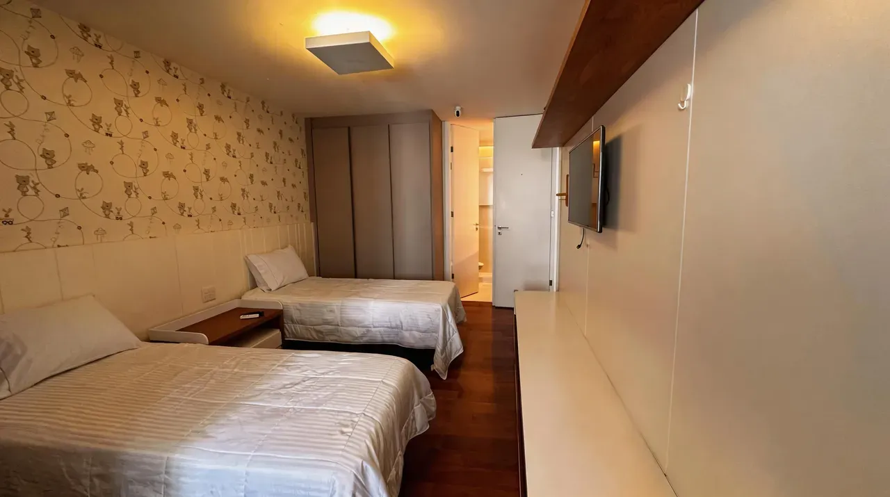 4-bedroom apartment with 5 bathrooms and open-plan kitchen — photo 33