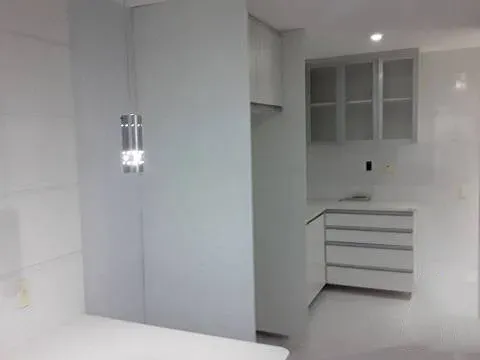 183 m² apartment with a walk-in closet and a bathtub — photo 17