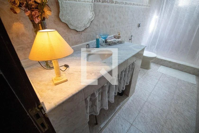 Furnished house with 4 bedrooms and 215 m² — photo 42