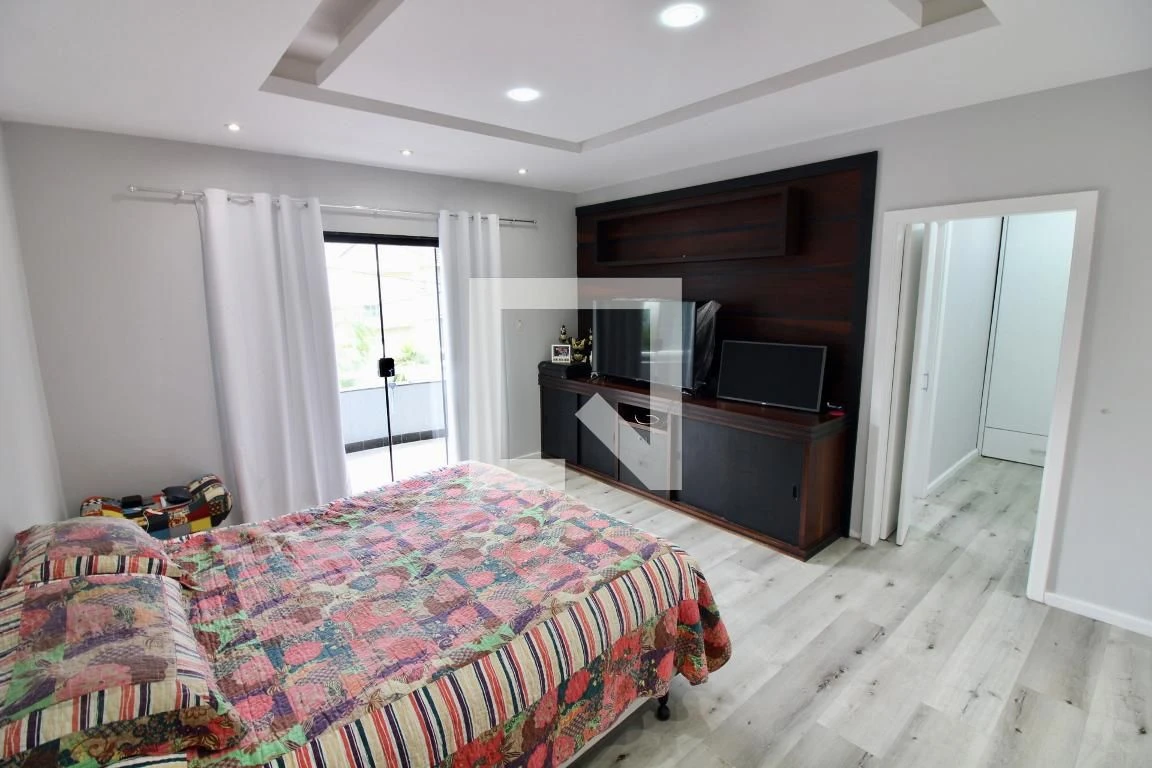 260 m² house with a jacuzzi and a private pool — photo 17