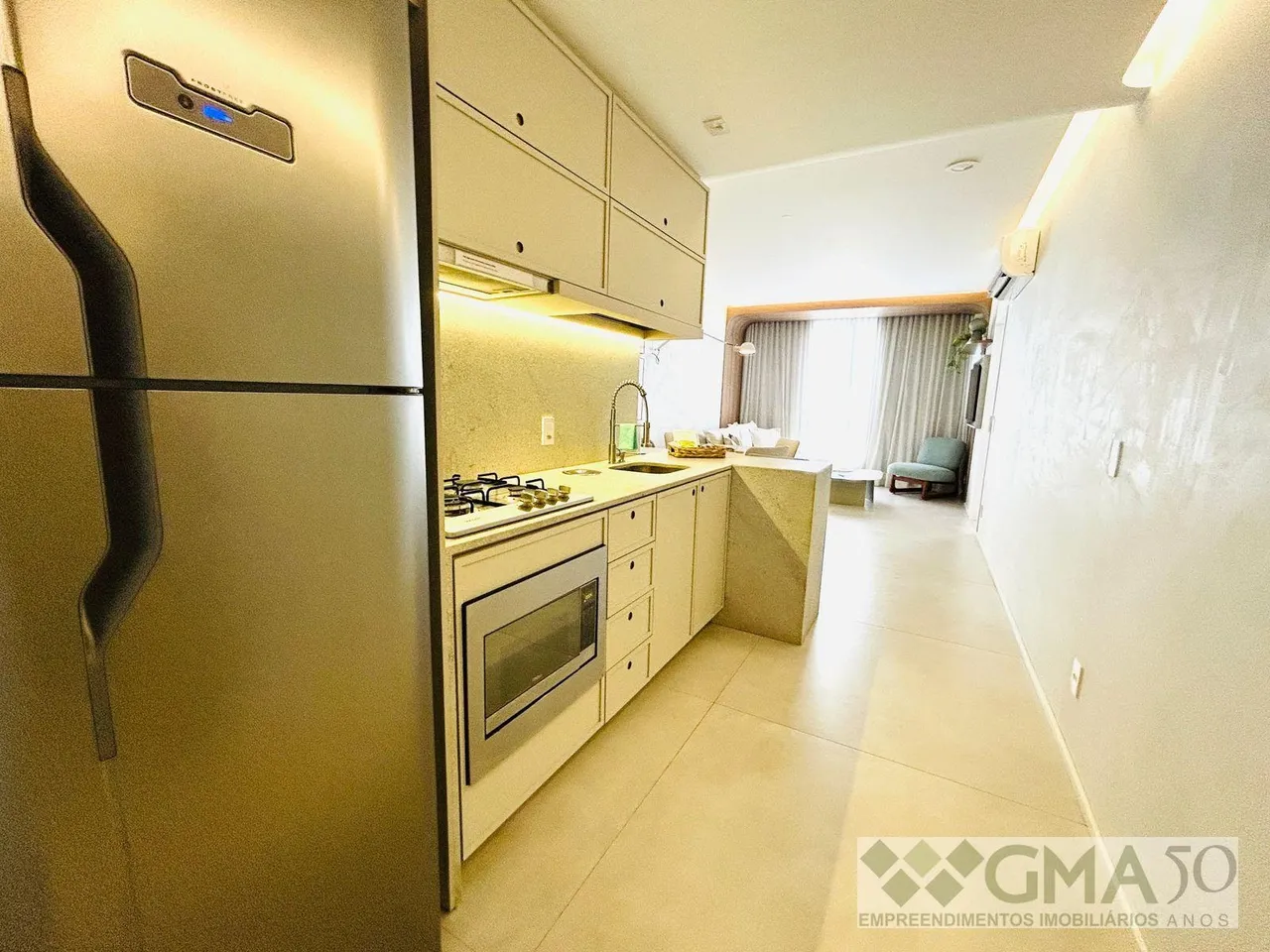 Furnished 2-bedroom apartment with open-plan kitchen — photo 17