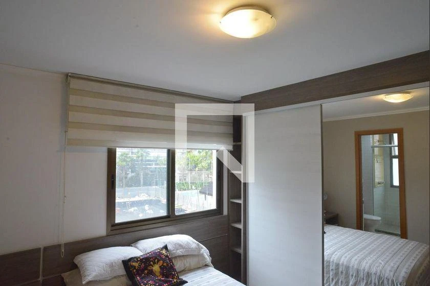 Glass-enclosed balcony in a 4-bedroom apartment, 233 m² — photo 28