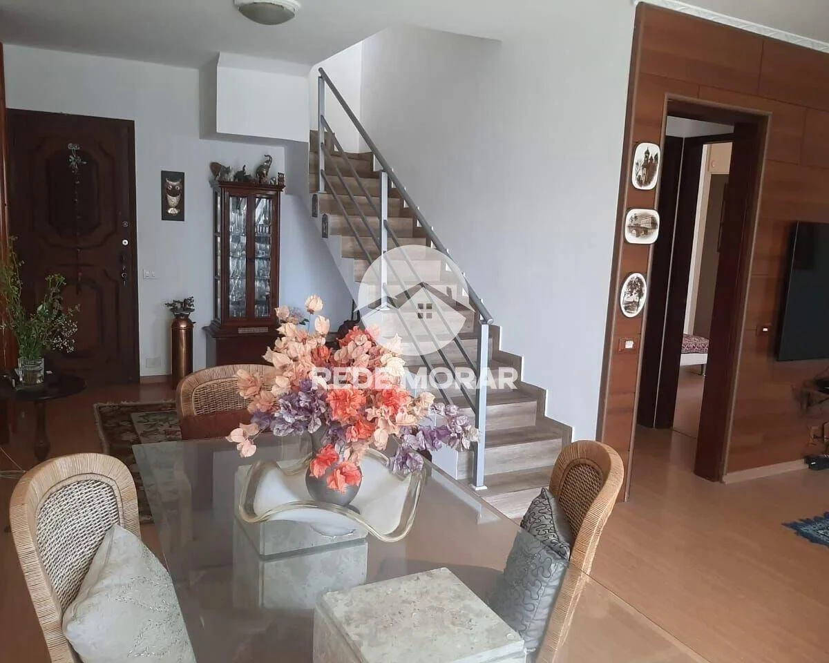 4-bedroom apartment with a glass-enclosed balcony — photo 23