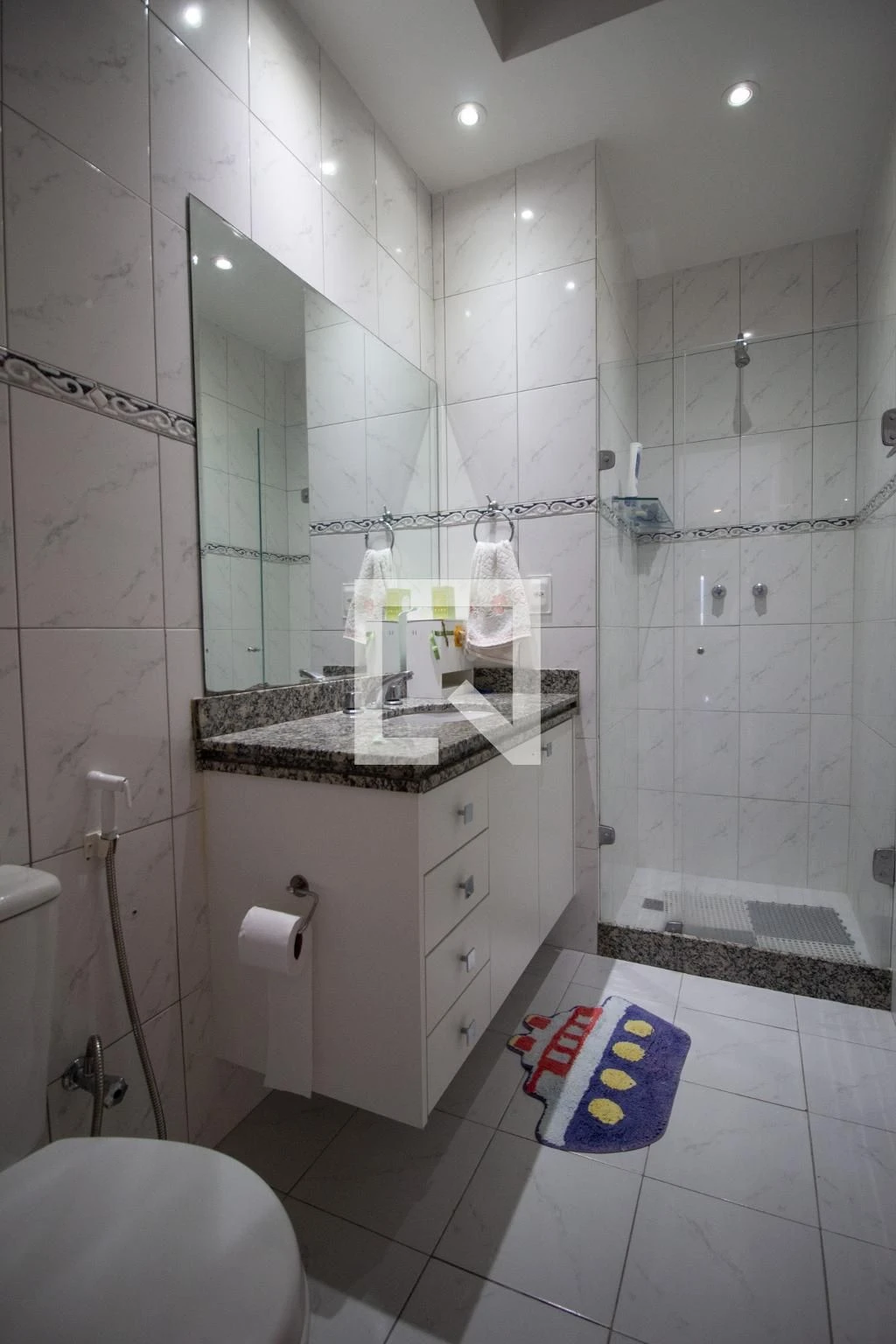 Furnished apartment with 3 en-suite bedrooms — photo 38