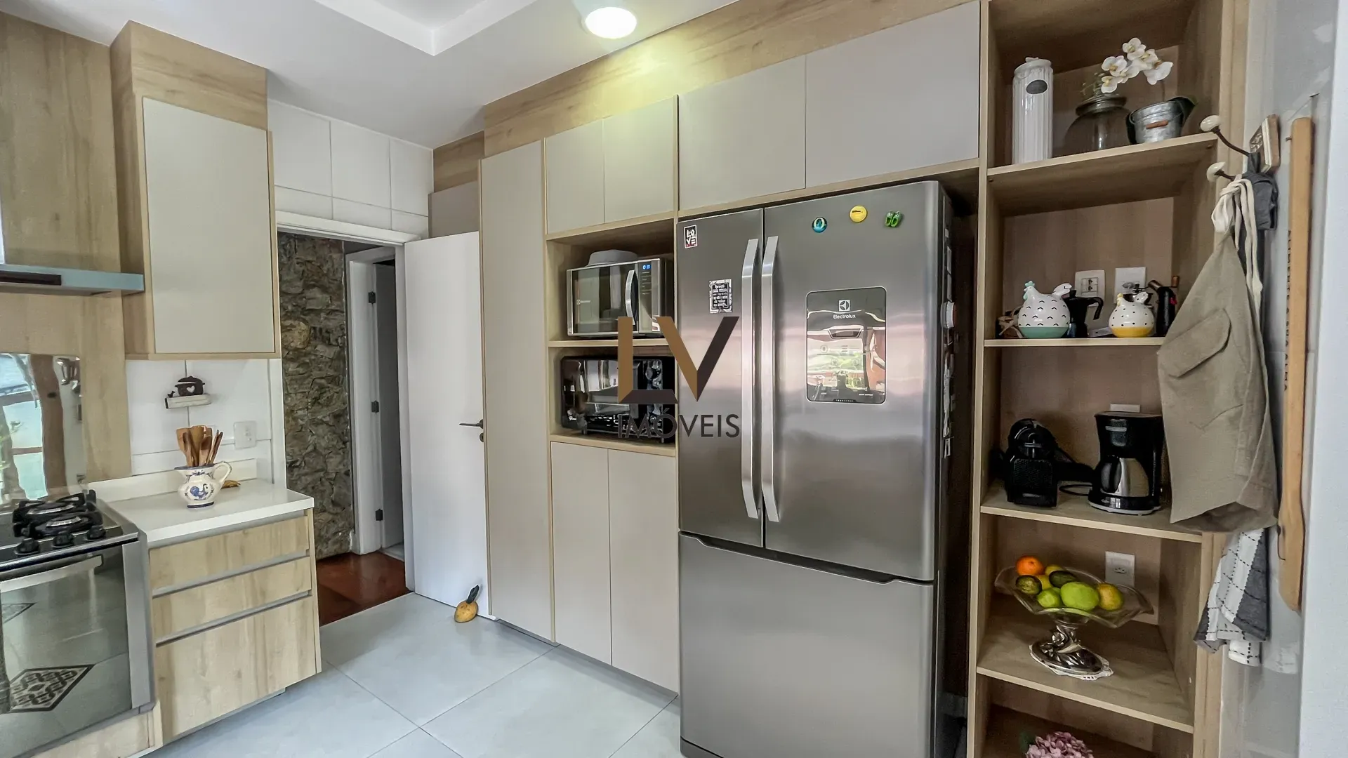 Furnished house with open-plan kitchen, 4 bedrooms and 5 baths — photo 23