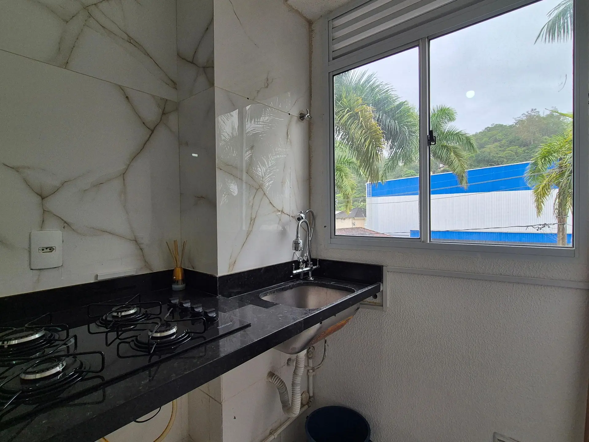 2-bedroom apartment in a building with a gym — photo 8