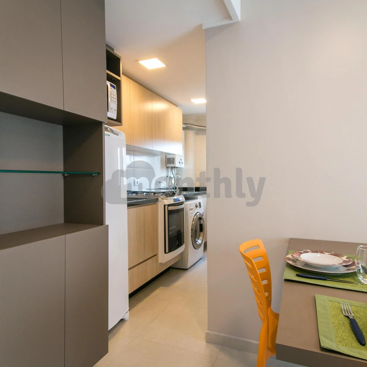 One-bedroom apartment with a washing machine — photo 3