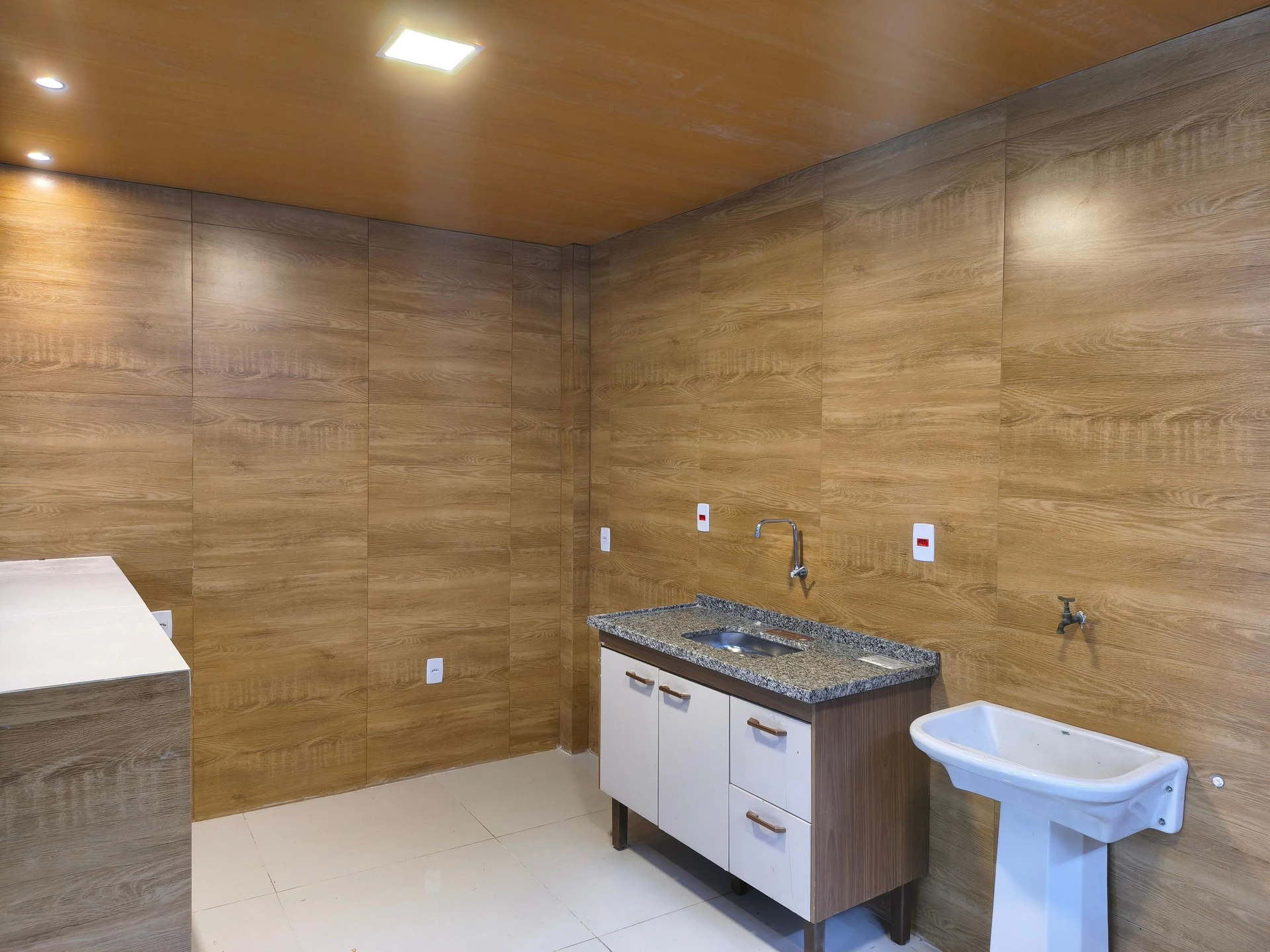 Apartamento com 2 quartos e varanda vista para as montanhas — photo 24