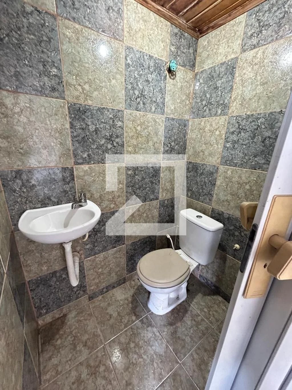 Casa de 3 quartos com banheira — photo 22