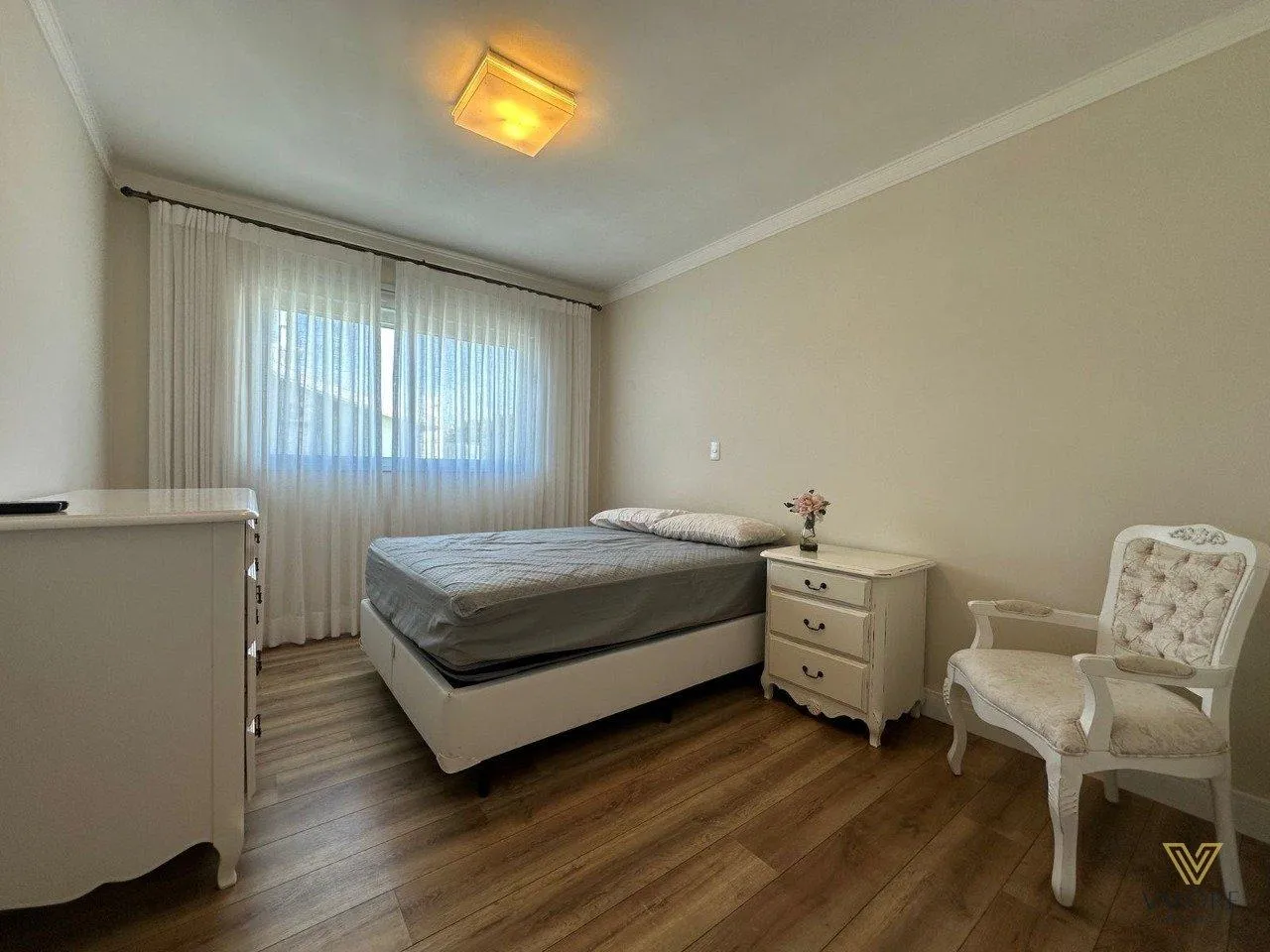 Walk-in closet in a 3-bedroom apartment, 227 m² — photo 27