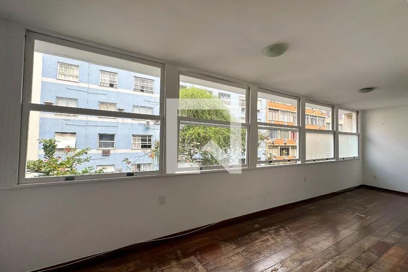 4-bedroom rental apartment with 225 m² and parking — photo 45