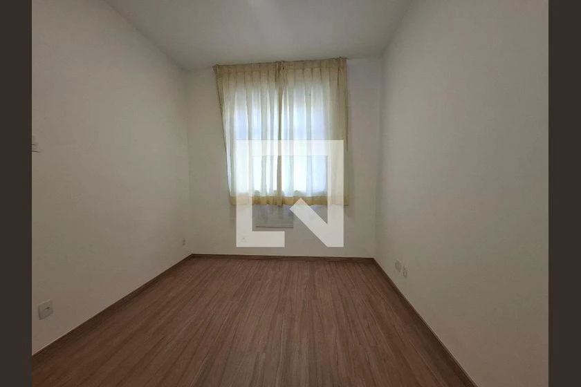 Wood or laminate floors in a 2-bedroom apartment, 68 m² — photo 2