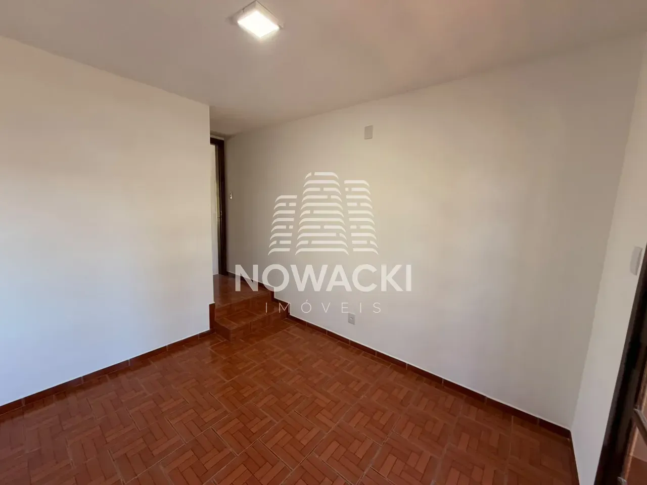 Unfurnished house with 4 bedrooms and 5 bathrooms