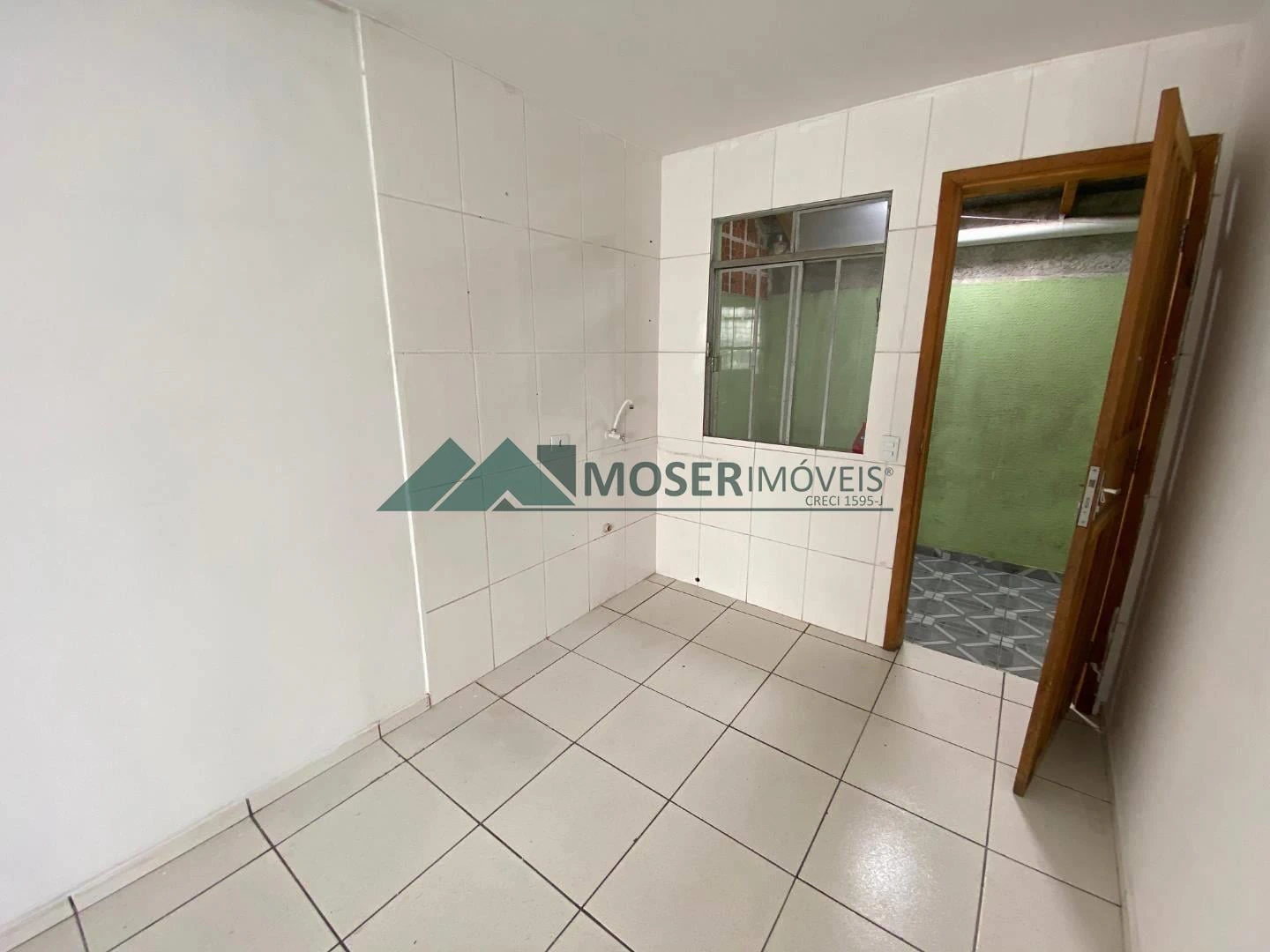 Casa com 2 quartos de 61 m² e box de vidro no banho