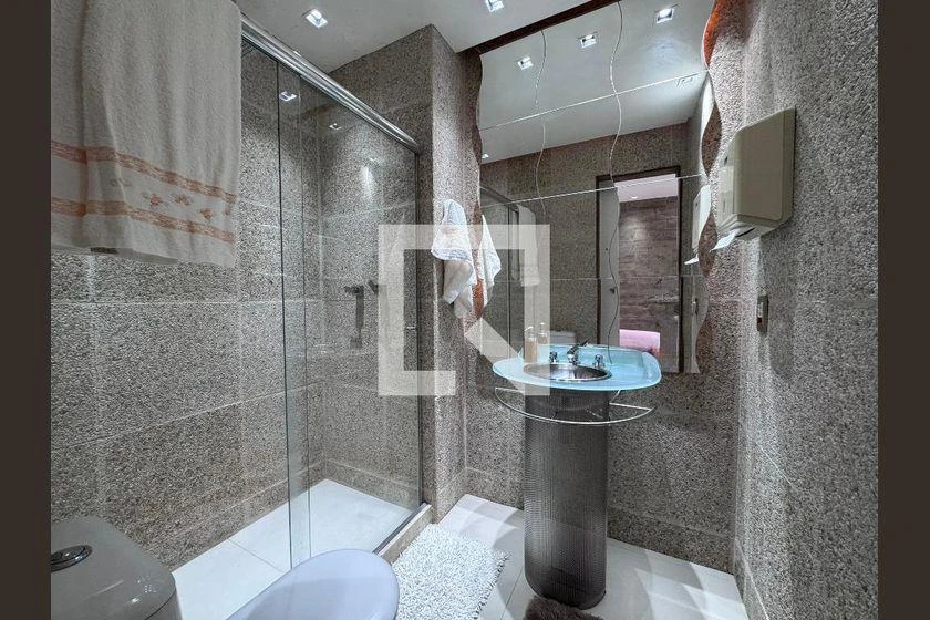 Furnished 3-bedroom apartment with 200 m² — photo 45