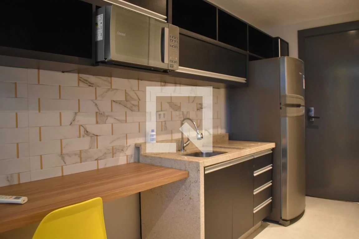 17 m² studio with a washing machine and a home office — photo 2