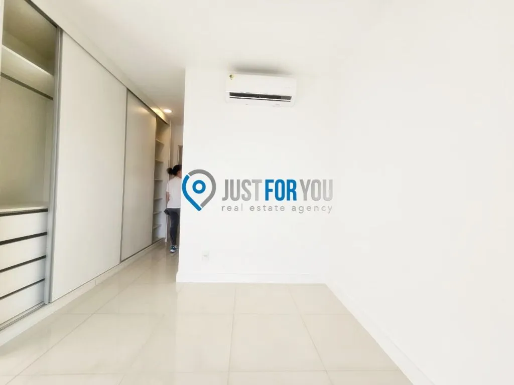 4-bedroom apartment with 233 m² and 5 bathrooms — photo 46